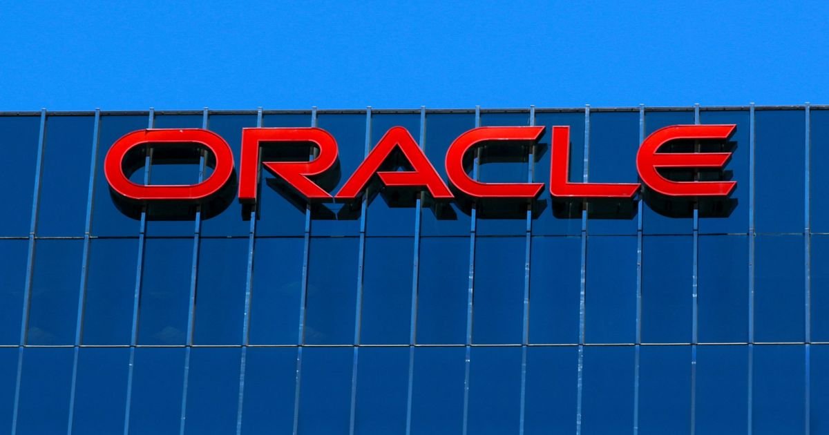 2021-12-21T173611Z_1_LYNXMPEHBK0TH_RTROPTP_4_TECH-ORACLE-ARM.jpg