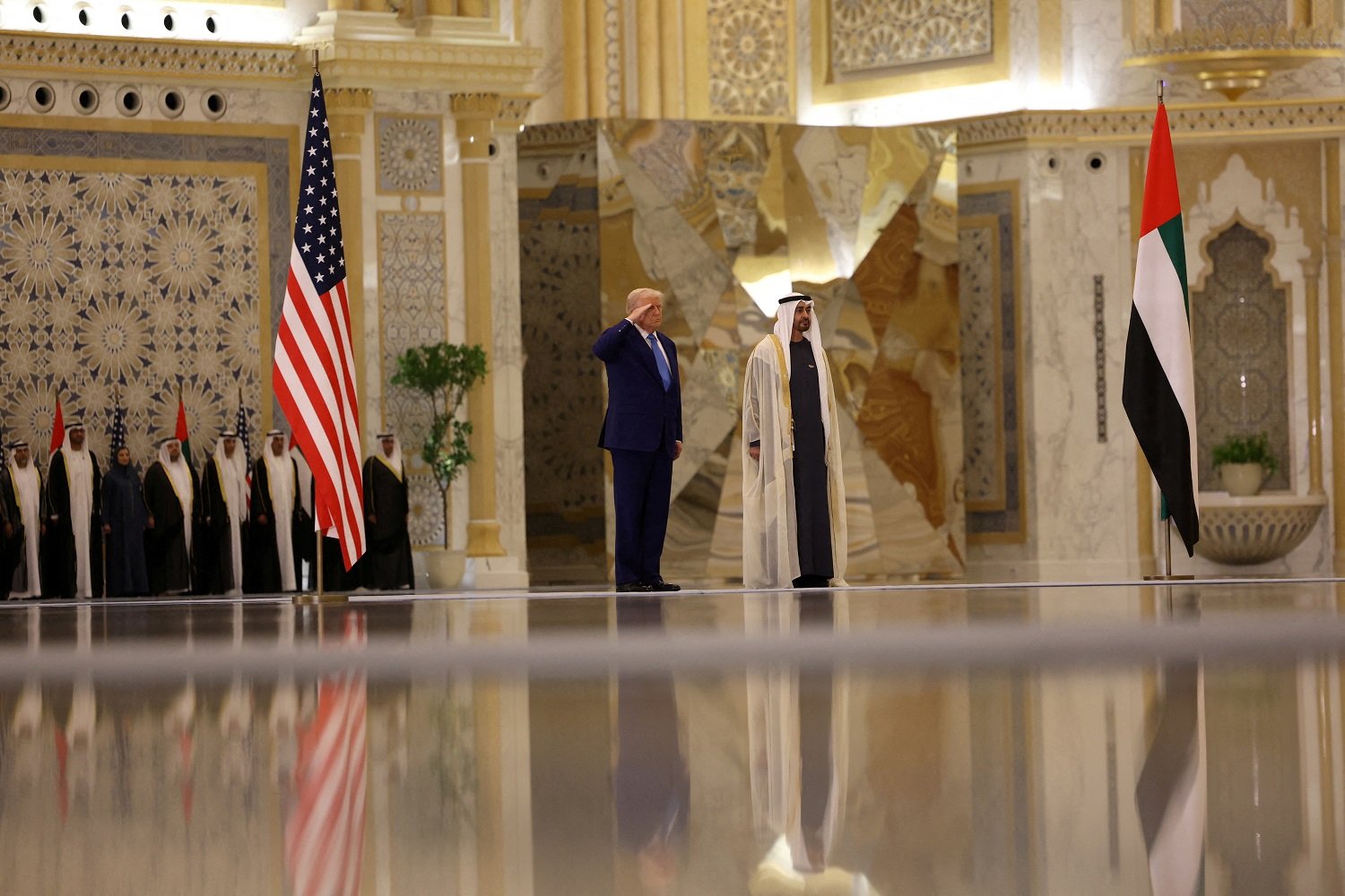 2025-05-15T223701Z_1_LYNXMPEL4E16W_RTROPTP_4_AEREAS-TRUMP-ETIHAD.jpg