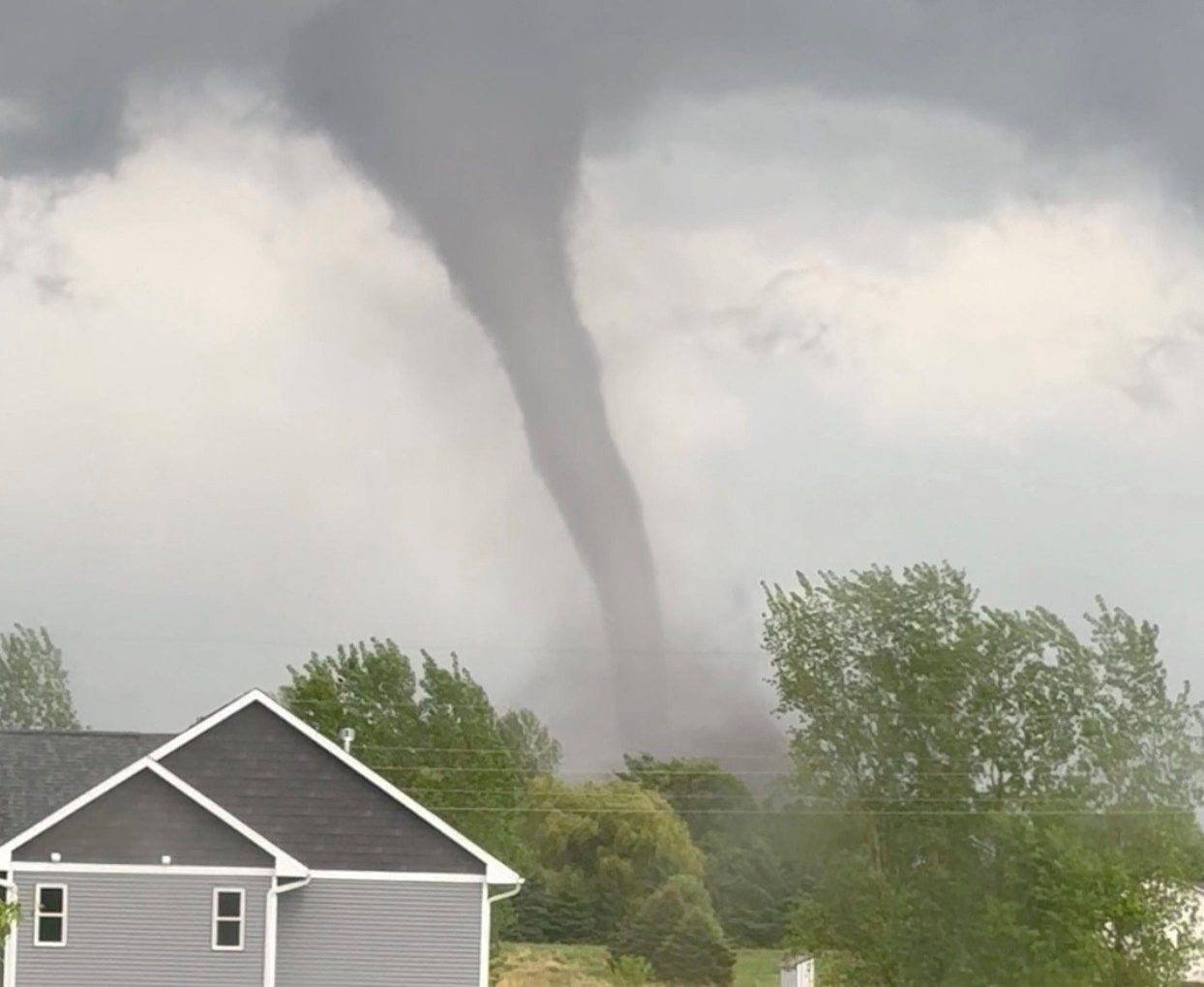 2025-05-16T024536Z_1848736923_RC2QIEAPOWKM_RTRMADP_3_USA-WEATHER-e1747509767946.jpg