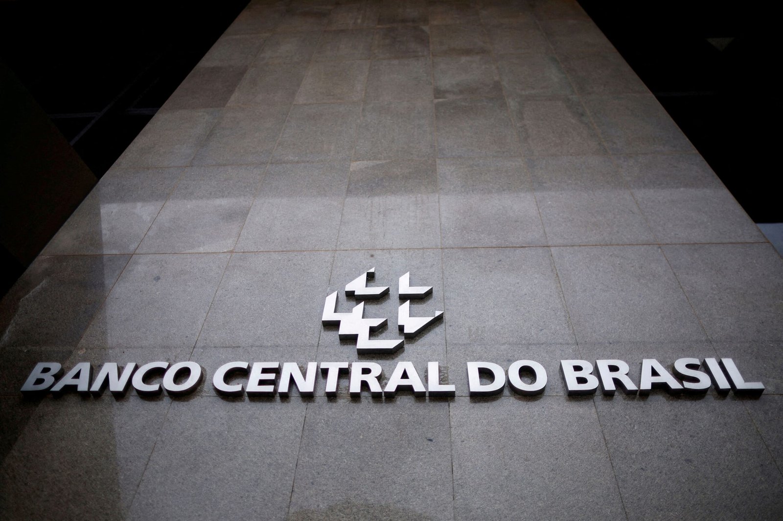 2025-07-24T004821Z_1_LYNXMPEL6N00L_RTROPTP_4_BRAZIL-ECONOMY-SURVEY-2.jpg