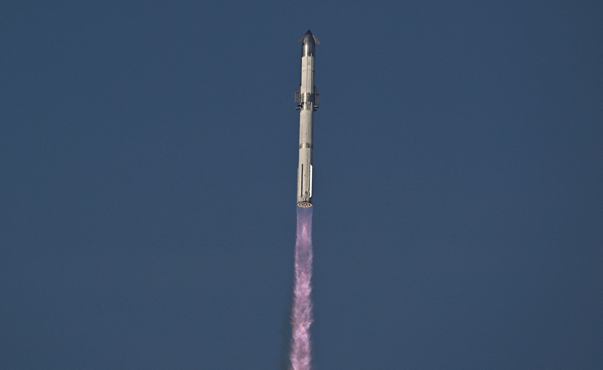 2025-08-27T005640Z_709741345_RC2CFGAWK8S2_RTRMADP_3_SPACEX-STARSHIP.jpg