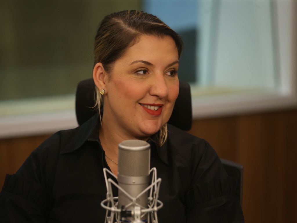 A-presidente-da-Caixa-Daniella-Marques-Consentino-e-a-entrevistada-do-programa-A-Voz-do-Brasil.-.jpg