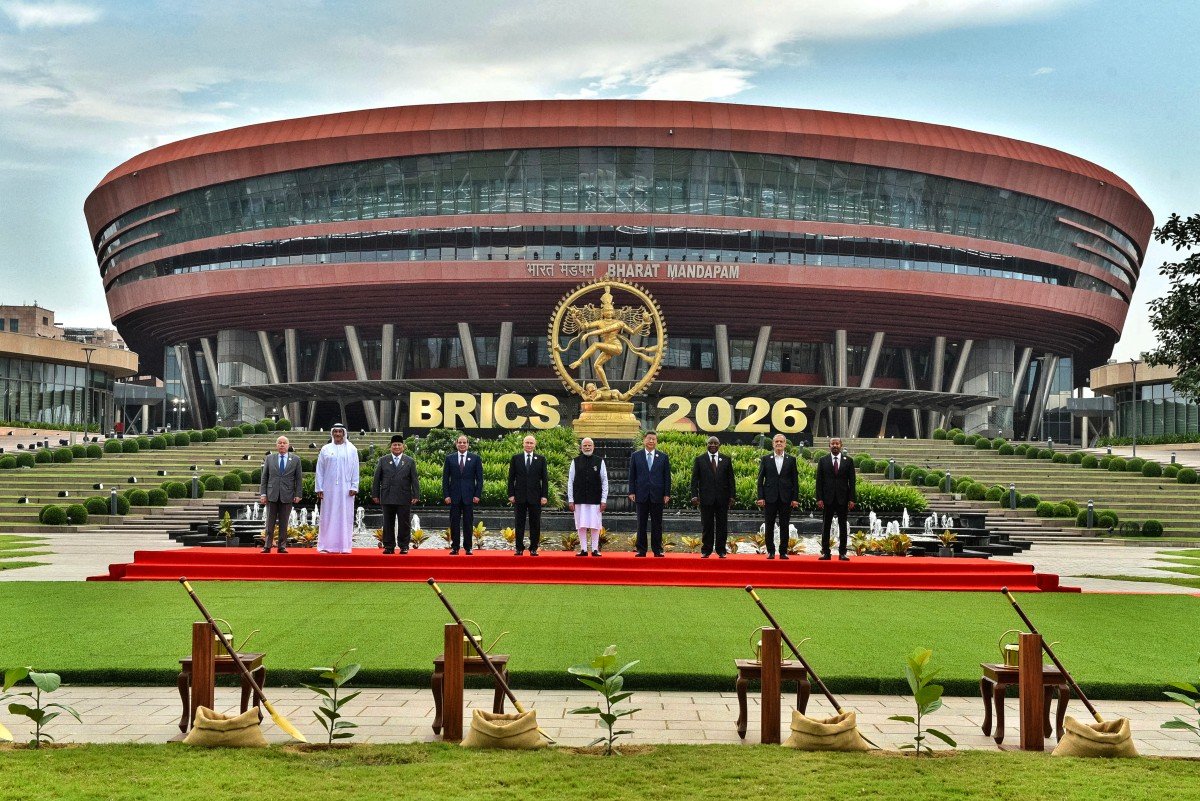 AFP__20260912__C84E8CU__v3__MidRes__IndiaBricsSummitFamilyPhoto.jpg