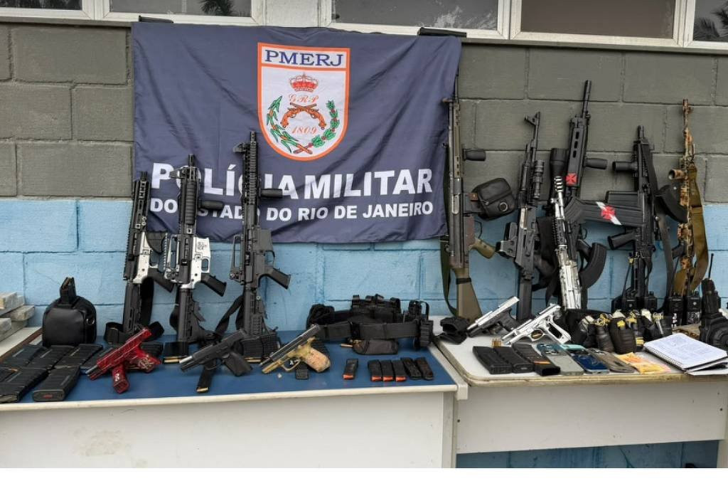 Armas-apreendidas-durante-operacao-na-Mare.jpg