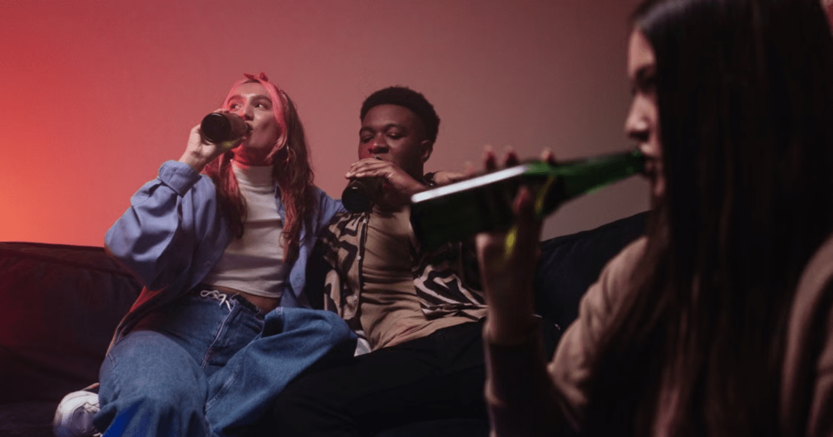Consumo-de-alcool-na-adolescencia-1.png
