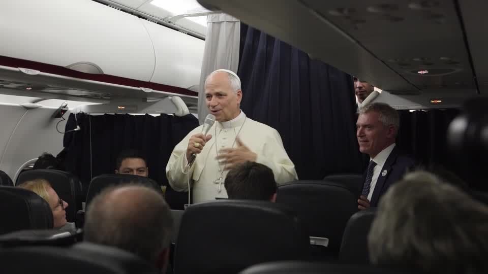 Papa-Leao-XIV-aviao.jpg