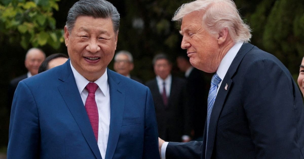 Presidente-dos-EUA-Donald-Trump-conversa-com-o-presidente-chines-Xi-Jinping-em-Pequim-15-de-maio-de.jpeg