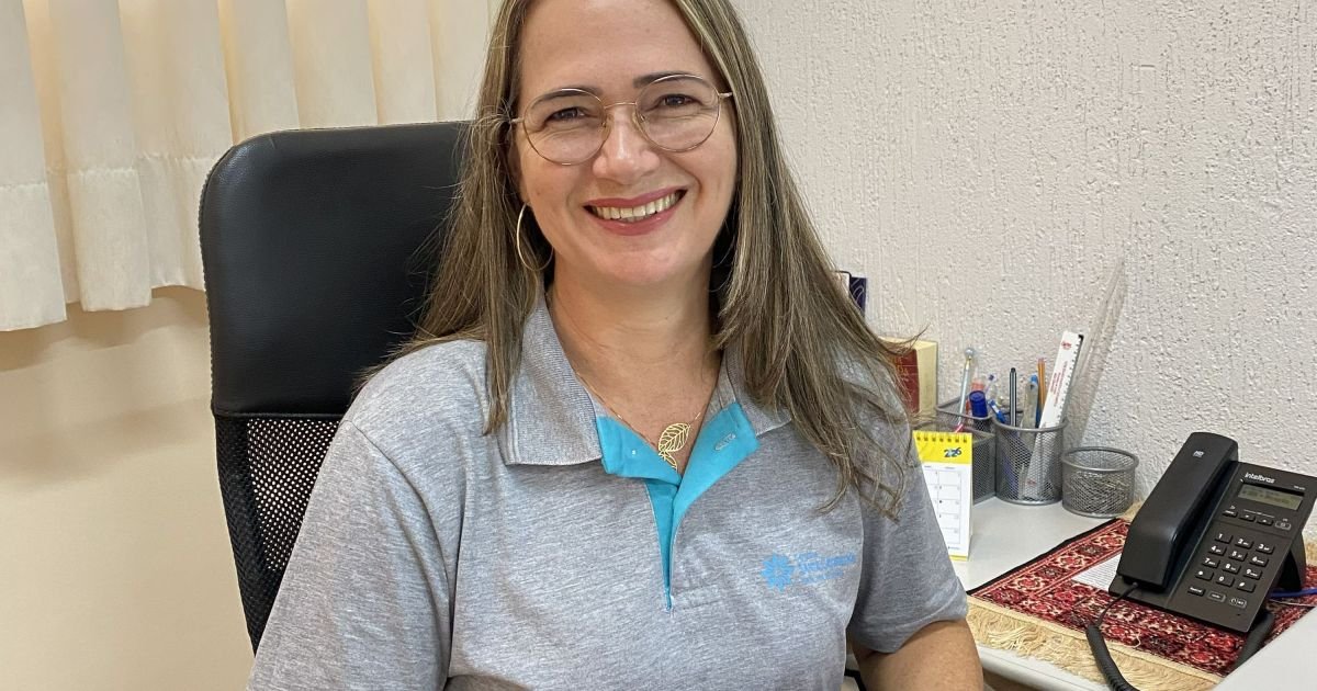 Zilma-Andrade-em-sua-mesa-no-Colegio-Santa-Catarina.jpg