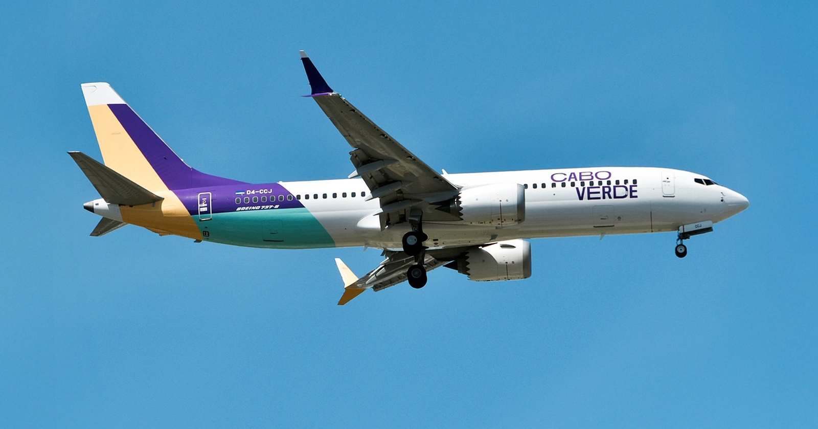 cabo-verde-airlines-737-capa.jpg