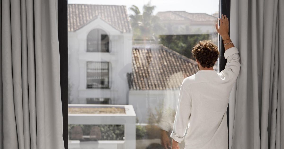 close-up-young-man-luxury-travel-house.jpg