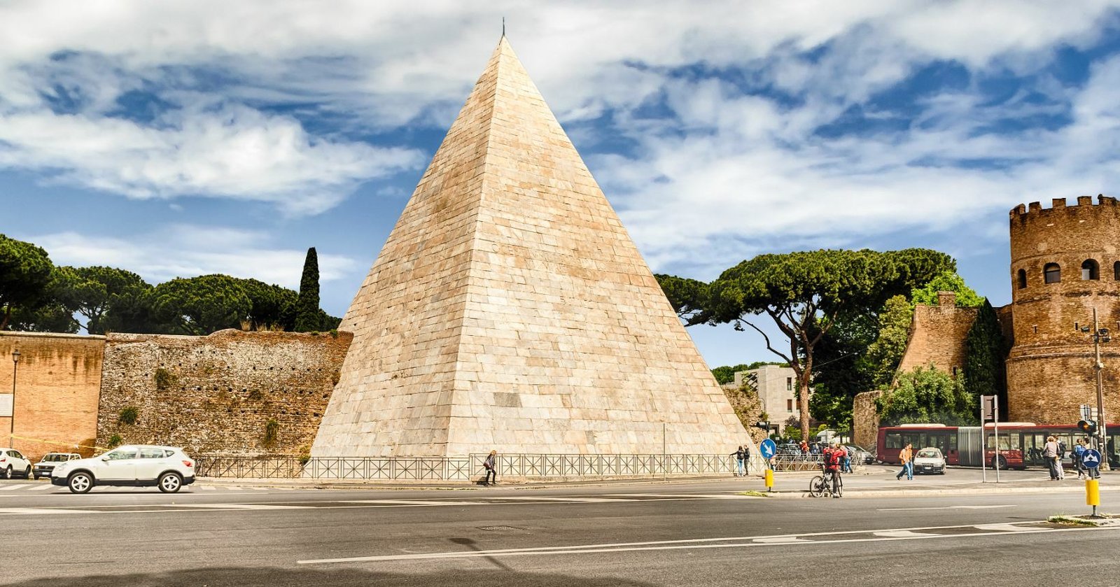 piramide-em-roma-reabre-visitas-gratuitas-capa.jpg