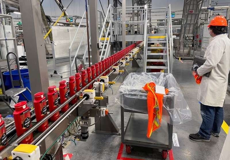 2024-03-15T140032Z_1_LYNXNPEK2E0JA_RTROPTP_3_USA-ECONOMY-ROBOTS.jpg