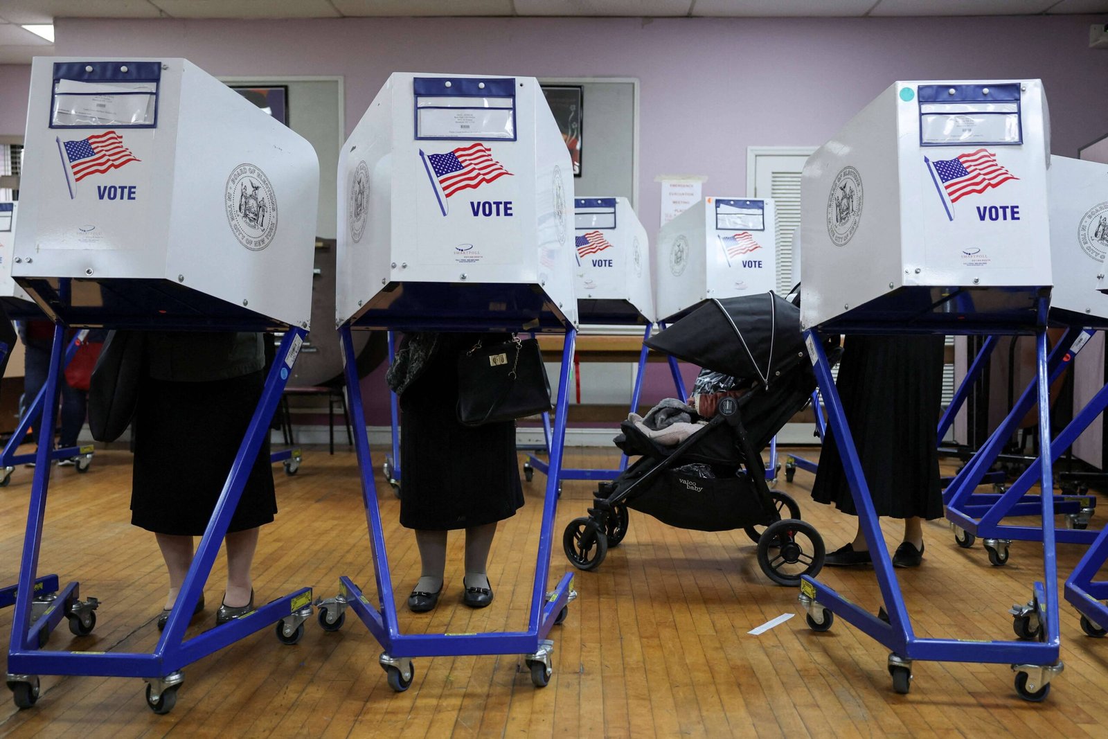 2024-11-05T224515Z_1_LYNXMPEKA40X7_RTROPTP_4_USA-ELECTION-NEW-YORK.jpg