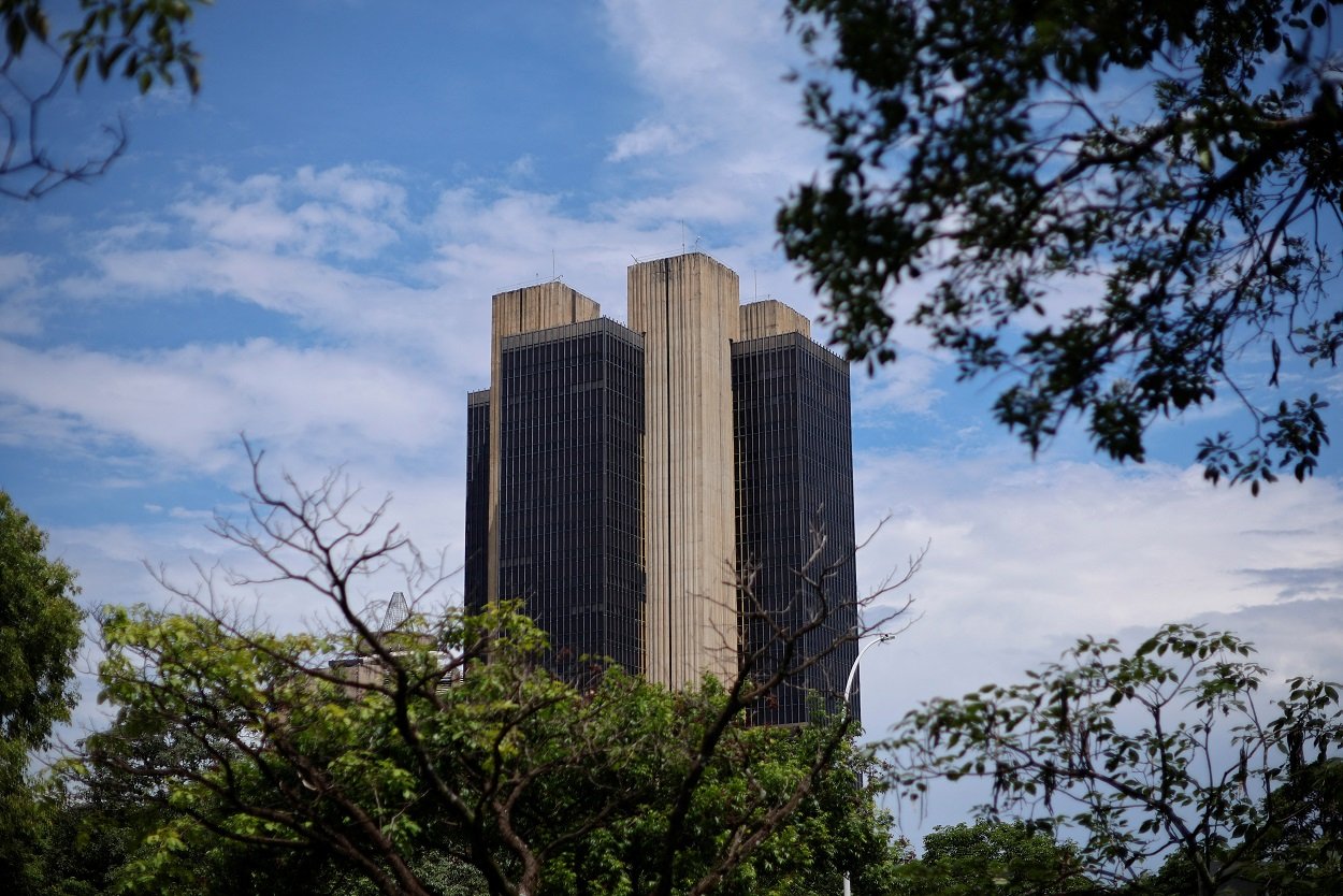 2025-05-12T215347Z_1_LYNXMPEL4B0XB_RTROPTP_4_BRAZIL-ECONOMY.jpg