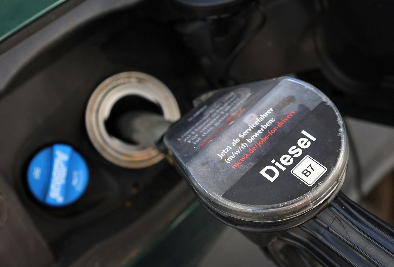 2025-06-13T202635Z_148904097_RC2L1T9V8CZU_RTRMADP_3_USA-OIL-DIESEL.jpg