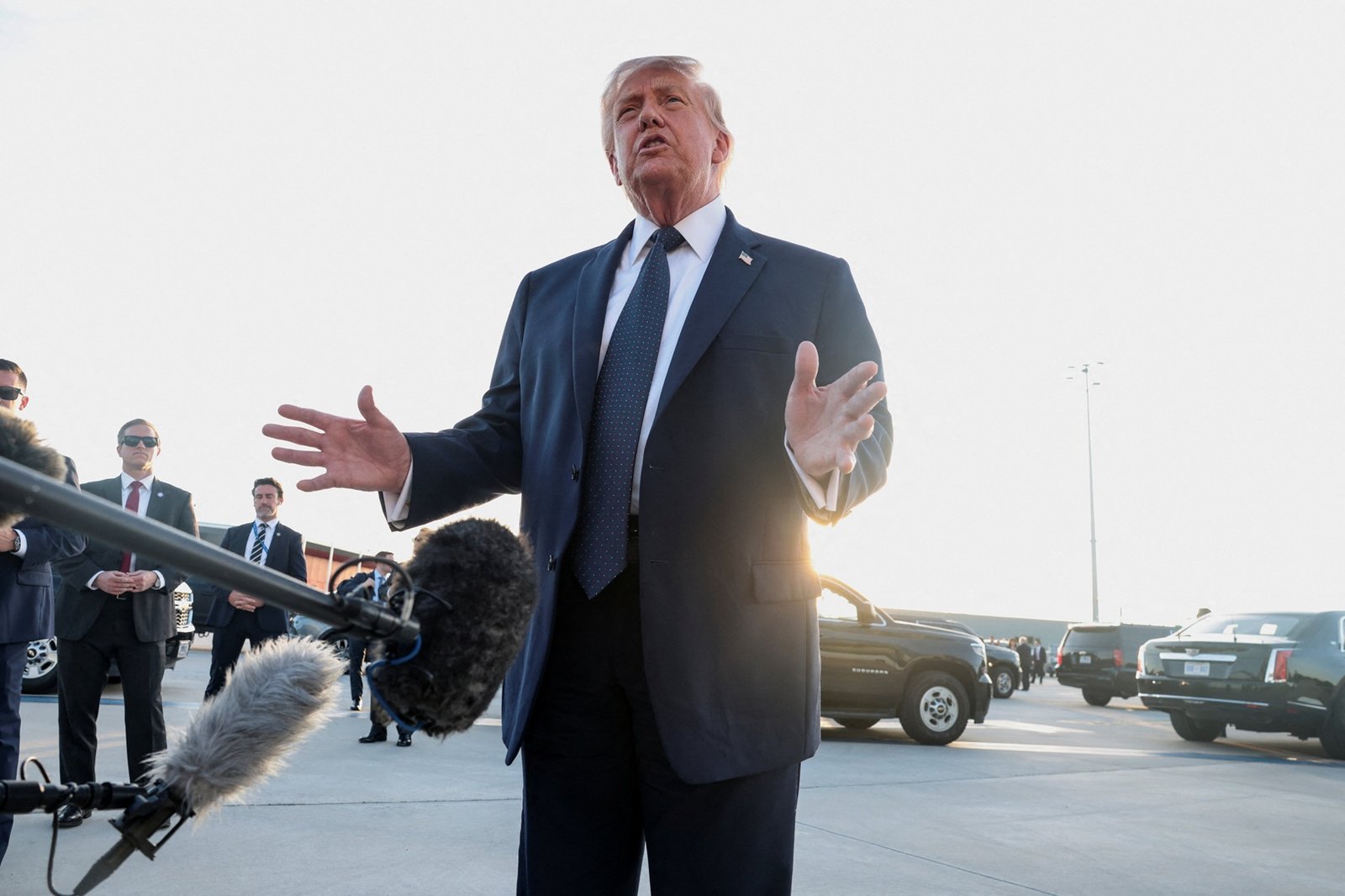 2026-06-17T200123Z_1_LYNXMPEM5G1P2_RTROPTP_4_G7-SUMMIT-TRUMP.jpg