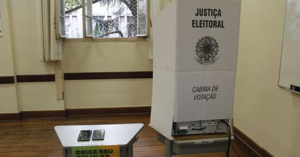 Cabine-de-votacao-no-primeiro-turno-das-eleicoes-municipais-de-2024-e1734348431978.jpg