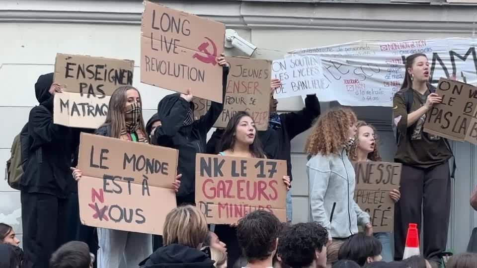 Estudantes-franceses-saem-as-ruas-em-dia-nacional-de-protestos-estudantis.jpg