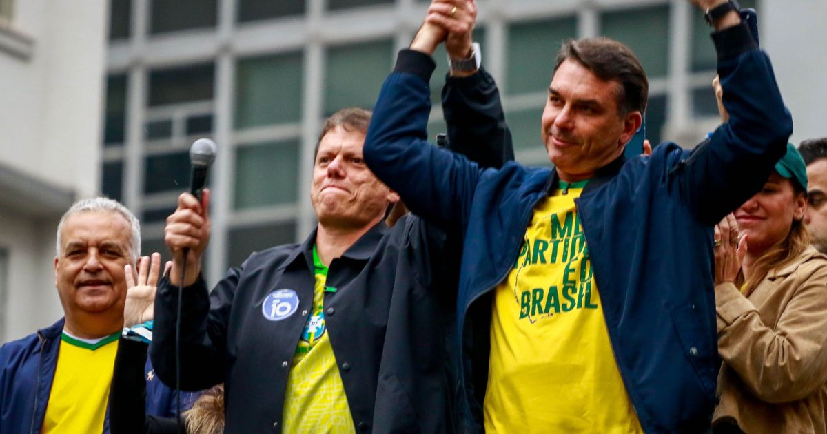 Flavio-Bolsonaro_Av_Paulista.jpg