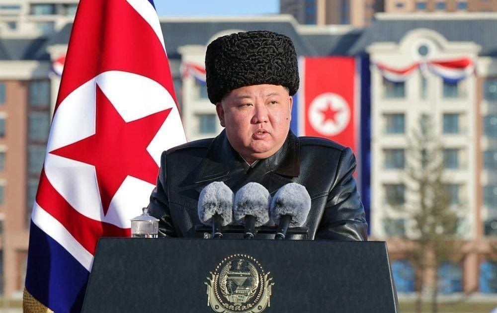 Kim-Jong-Un-na-inauguracao-do-complexo-de-apartamentos-Saeppyol-Street-para-familias-de-soldados-mor.jpeg