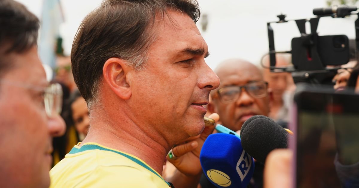 flavio-bolsonaro_8eb753.jpg