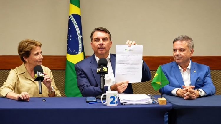 foto-apoio-flavio-bolsonaro-750x423-1.jpeg