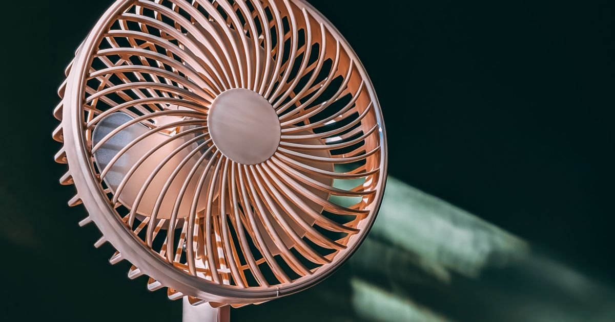 ventilador-virado-para-a-janela.jpg