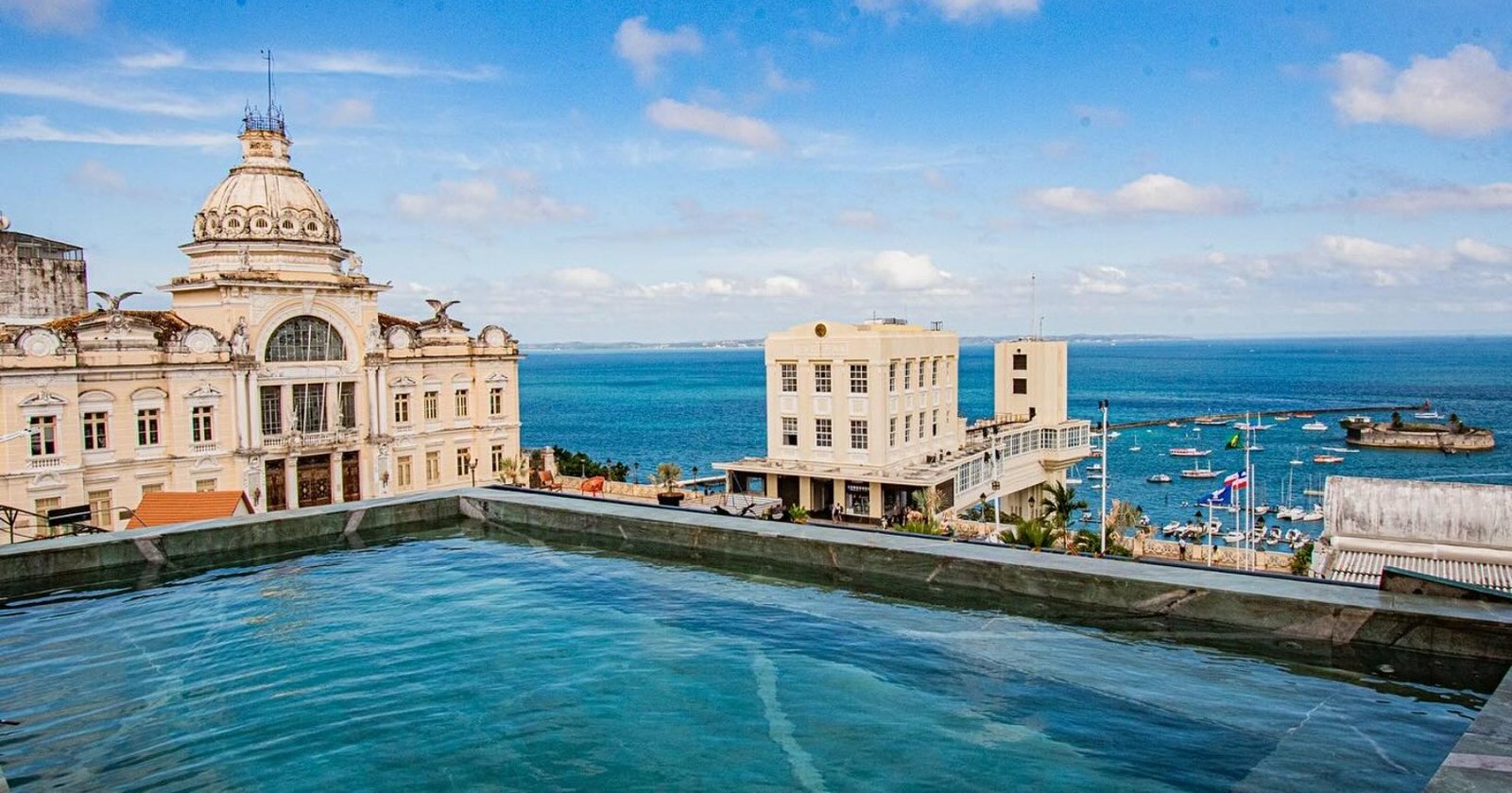 villa-andrea-hotel-luxo-salvador-capa.jpg